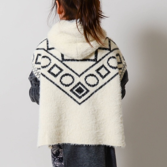 Aztec Design Soft Poncho - Picture 3 of 3